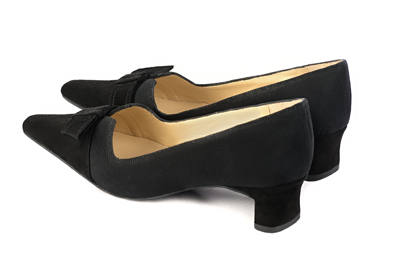 Matt black women's dress pumps, with a knot on the front. Tapered toe. Low kitten heels. Rear view - Florence KOOIJMAN